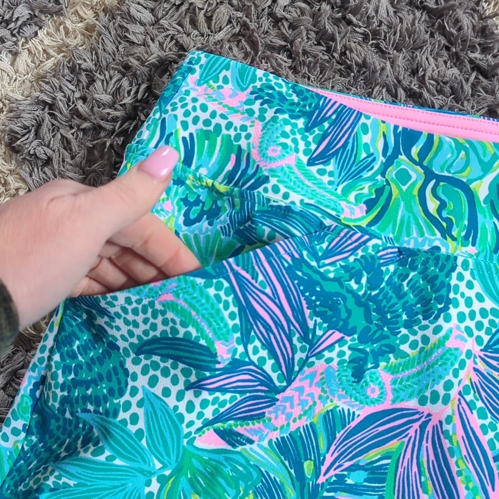 Lilly Pulitzer Luxletic Monica Skort in the Botanical Green Holiday 14 - Picture 2 of 8